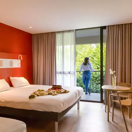 Hotel Ibis Budget En Velay 2*