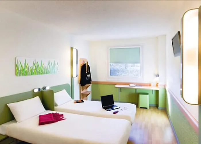 Отель Ibis Budget En Velay